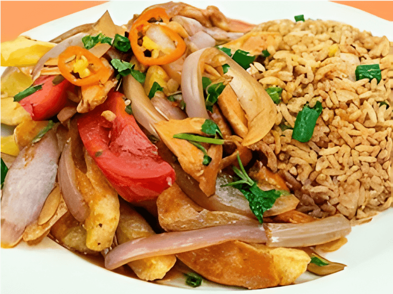 Pollo saltado con chaufa